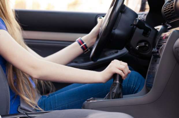 Otomatik ve Manuel Vites Direksiyon Dersi